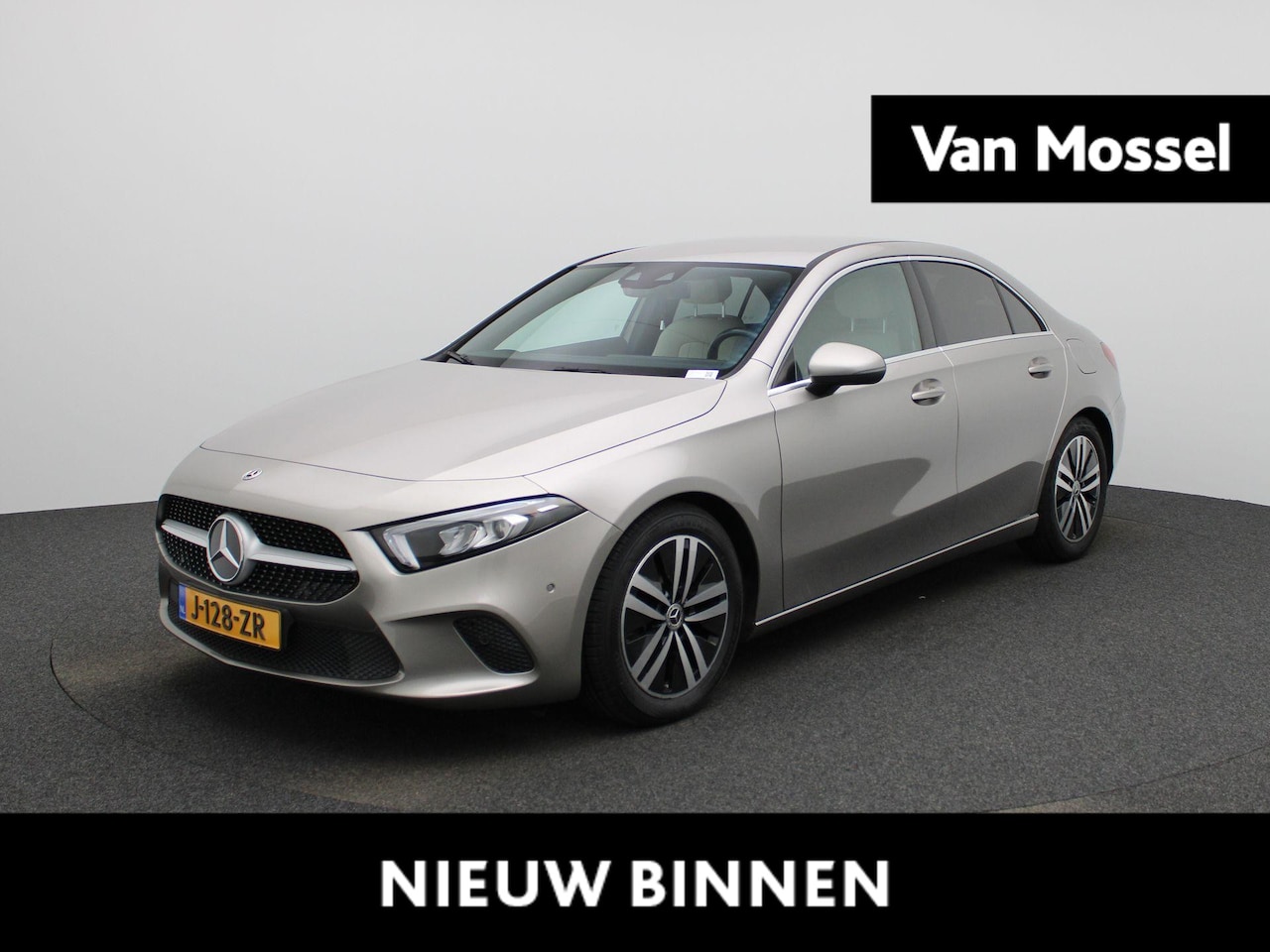Mercedes-Benz A-klasse - 180 Business Solution Luxury | TREKHAAK | STOELVERWARMING | NAVIGATIE | BLUETOOTH | PARKEE - AutoWereld.nl