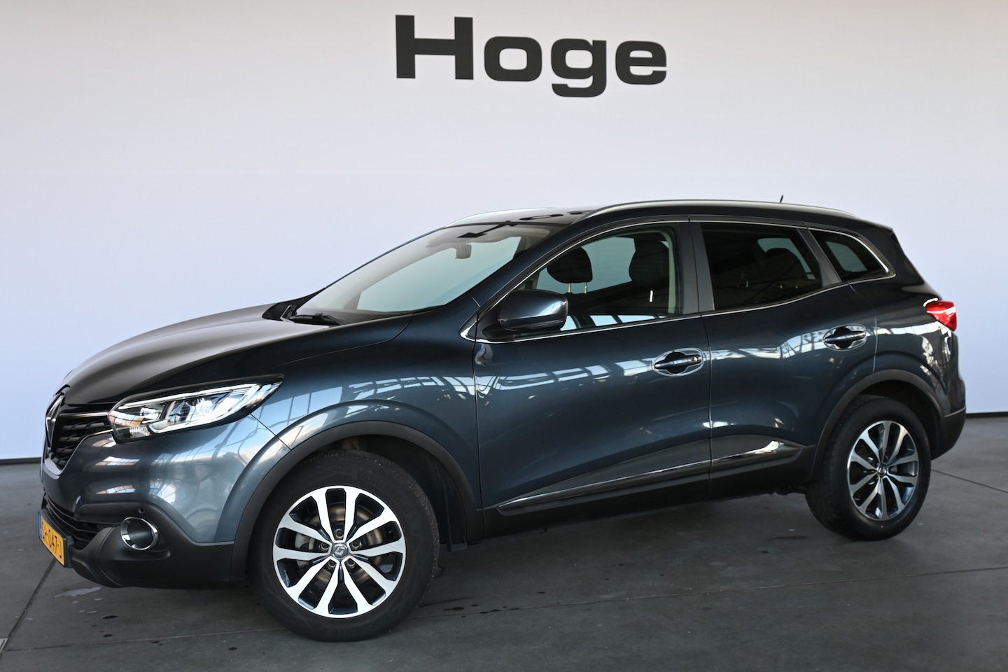 Renault Kadjar - 1.2 TCe Limited Automaat Clima Carplay LED Trekhaak Goed Onderhouden! Inruil Mogelijk! - AutoWereld.nl