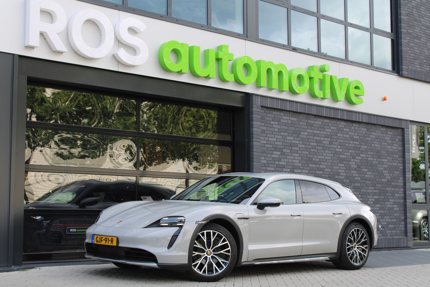 Porsche Taycan Cross Turismo - 4 93 kWh | SPORT CHRONO | MEMORY | SPORTSTOELEN | STOEL & STUURVERW | - AutoWereld.nl