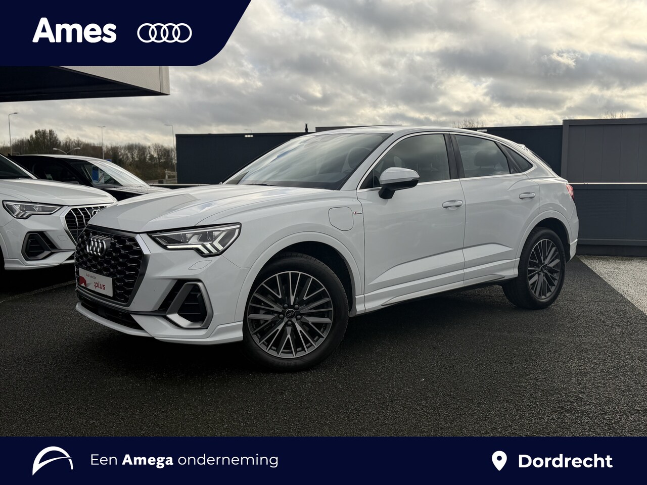 Audi Q3 Sportback - 45 245pk TFSI e S Line Dodehoek sensoren | Optiek Zwart | Sportstoelen - AutoWereld.nl