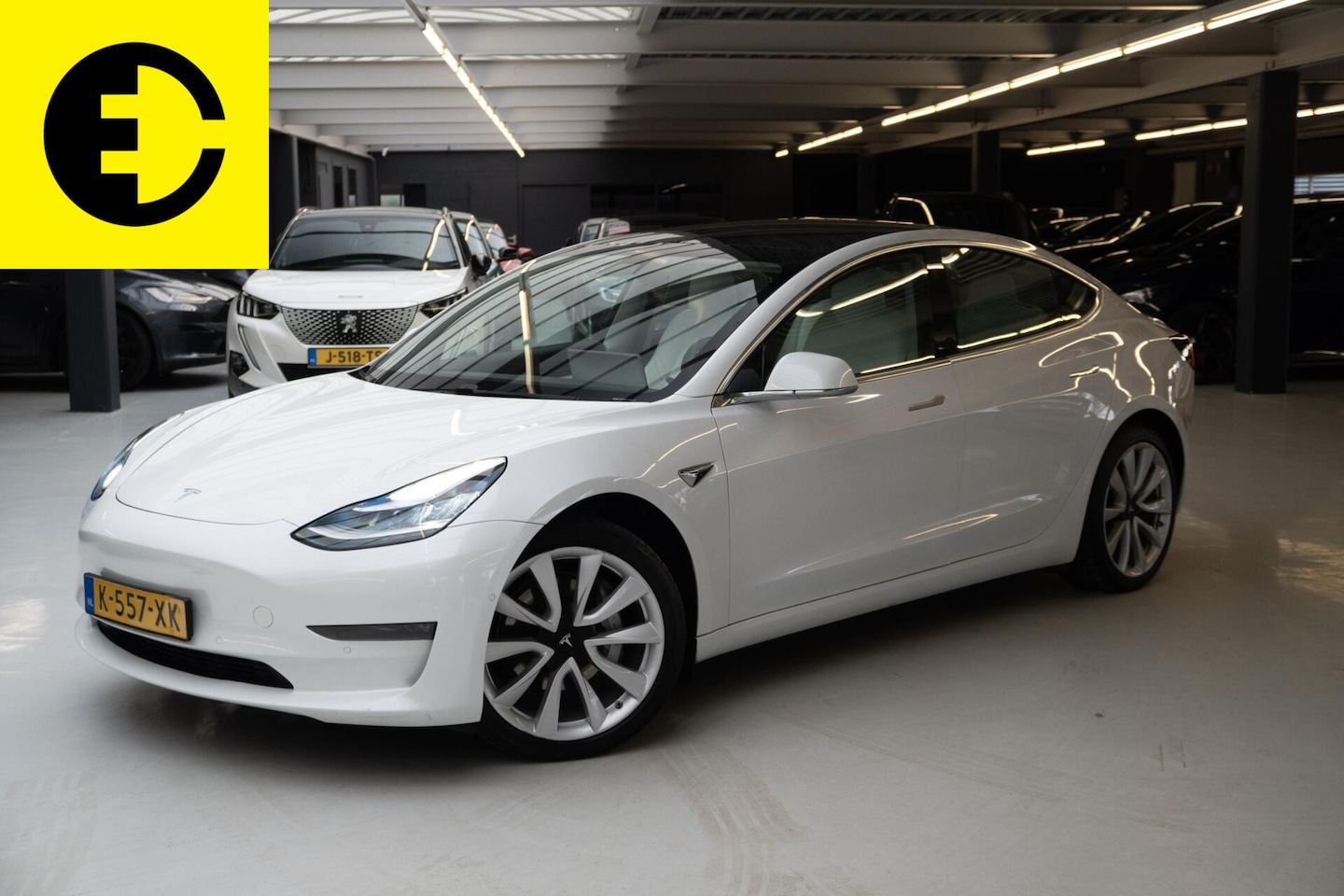 Tesla Model 3 - Long Range RWD Long Range AWD 75 kWh |92% SOH | Witte bekleding | Premium audio - AutoWereld.nl