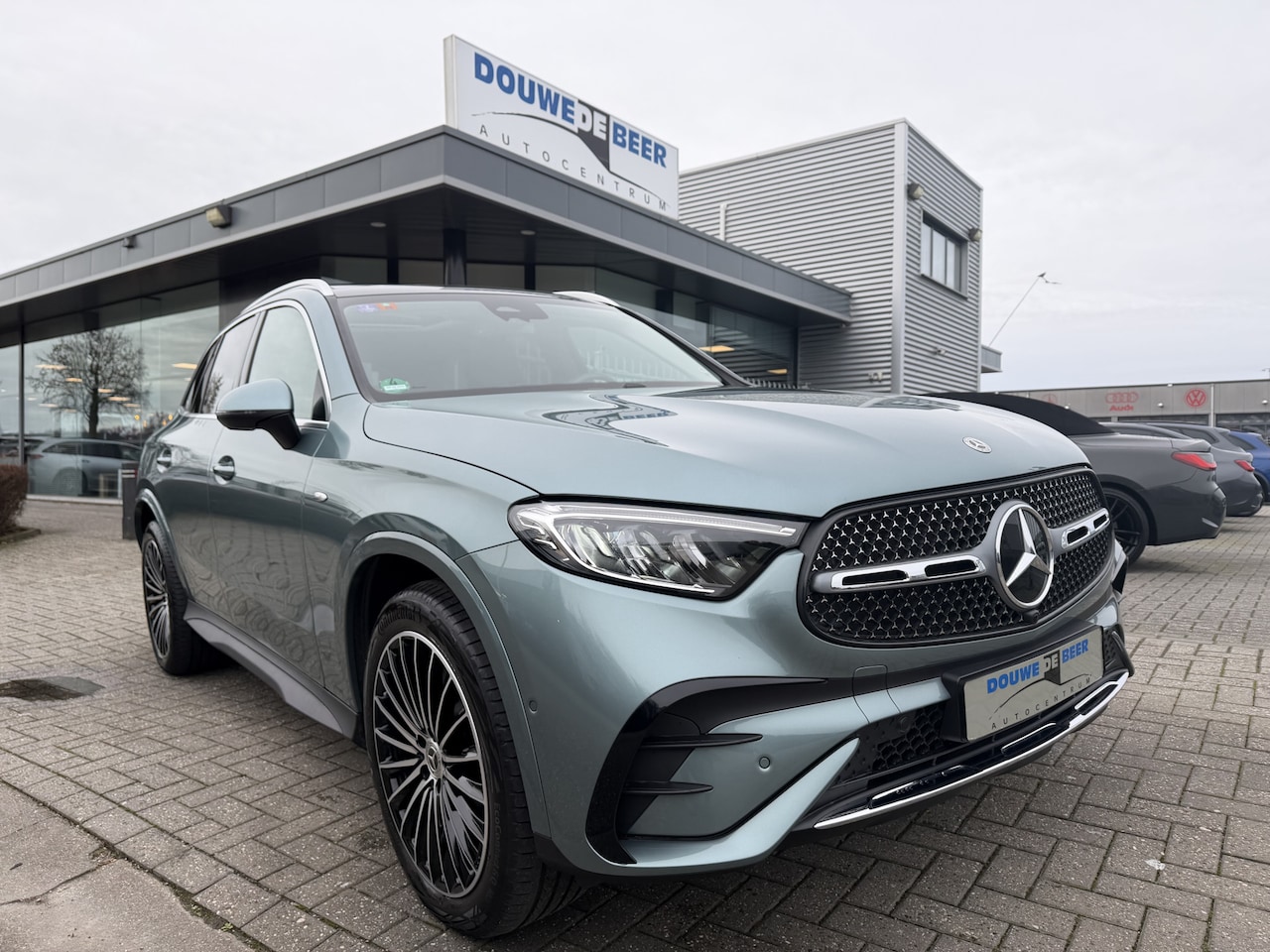 Mercedes-Benz GLC-klasse - 300e 4MATIC AMG Pano-Dak | Trekhaak | Leer | - AutoWereld.nl