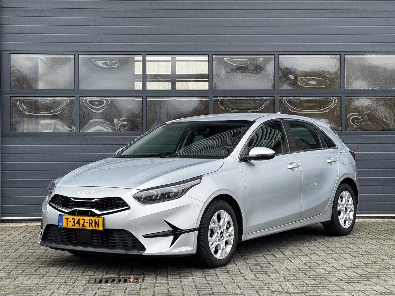 Kia Cee'd - CEED 1.0 T-GDI DYNAMICLINE I P-CAMERA I ADAPT. CRUISE CONTROL I APPLE CARPLAY I NAVIGATIE - AutoWereld.nl