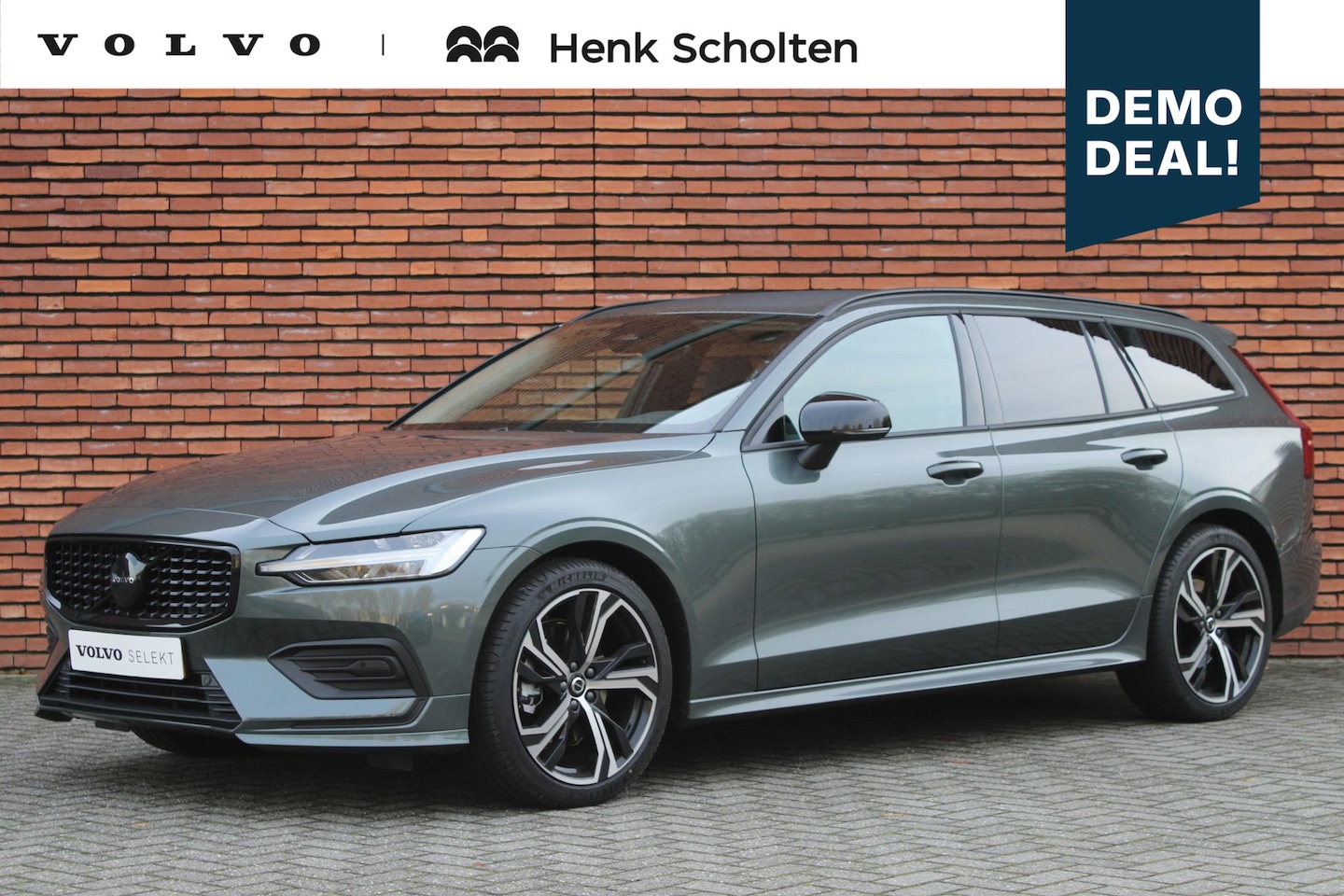 Volvo V60 - B4 Essential | Lederen Bekleding | Stoel-/ stuurwielverwarming | Adaptive Cruise Control | - AutoWereld.nl