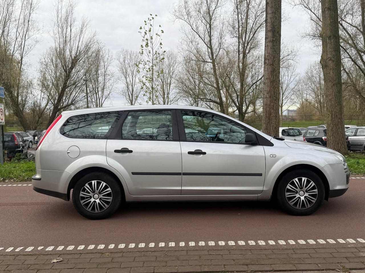 Ford Focus Wagon - 1.6-16V Champion AIRCO!APK2026!KOOPJE! - AutoWereld.nl