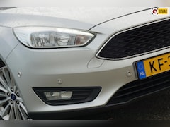 Ford Focus Wagon - 1.0 Titanium Edition - Moondust Silver - Clima/Nav/Cruise