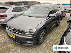 Volkswagen Tiguan - 1.5 TSI Comfortline Business 130pk | Trekhaak | Camera achter | Park assist | Adaptief cru
