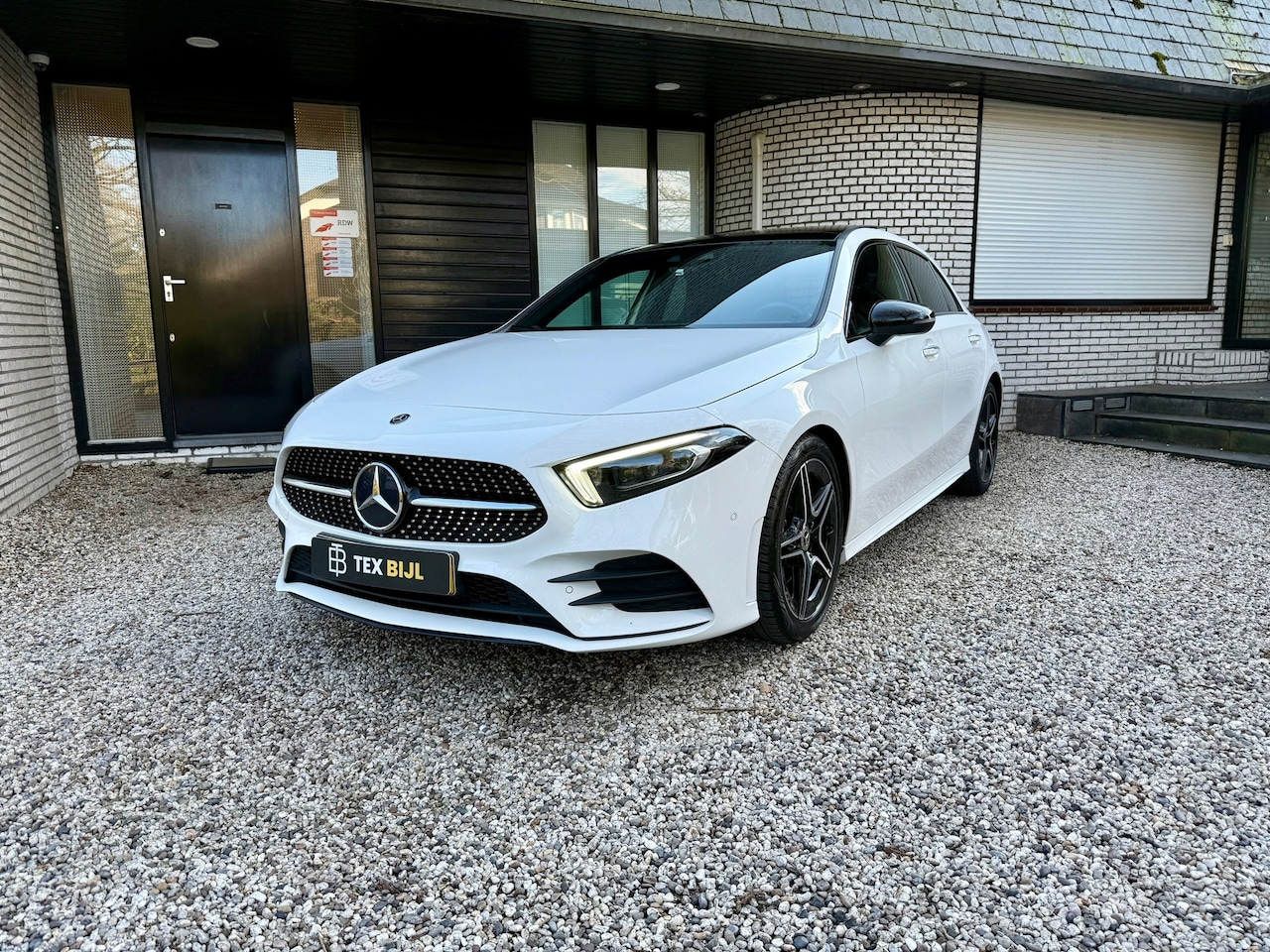 Mercedes-Benz A-klasse - 180 AMG | Pano | Ambient Lights | Enz. - AutoWereld.nl