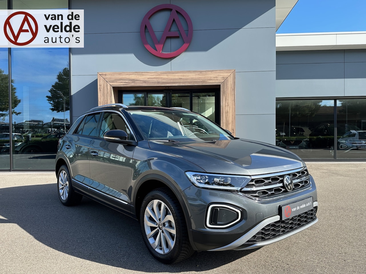 Volkswagen T-Roc - 1.5 TSI 150pk DSG Style | Trekhaak | Navi | IQ light | Adapt. Cruise | Rijklaar incl. gara - AutoWereld.nl