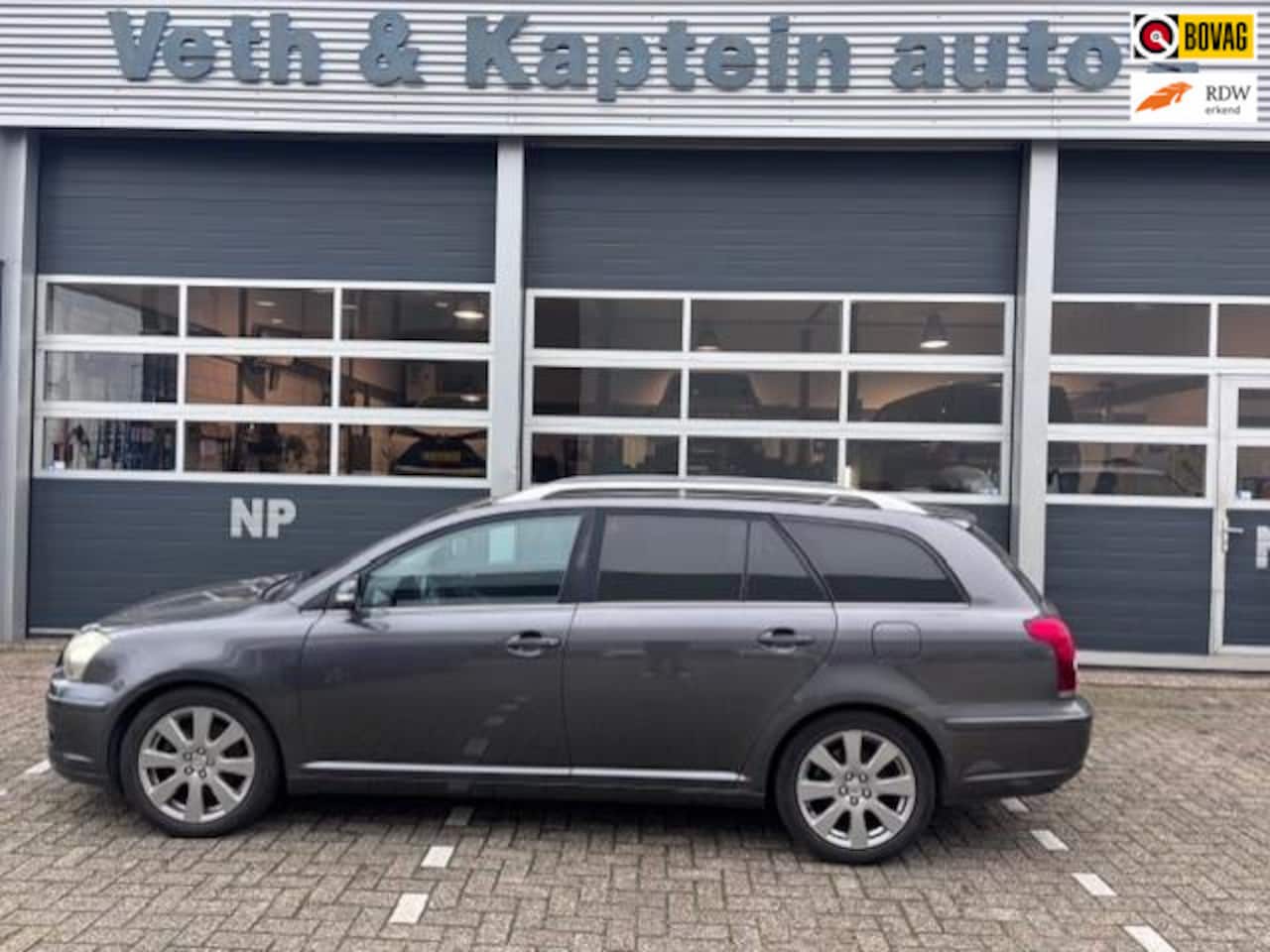 Toyota Avensis Wagon - 2.0 VVTi Luna Business 2.0 VVTi Luna Business - AutoWereld.nl