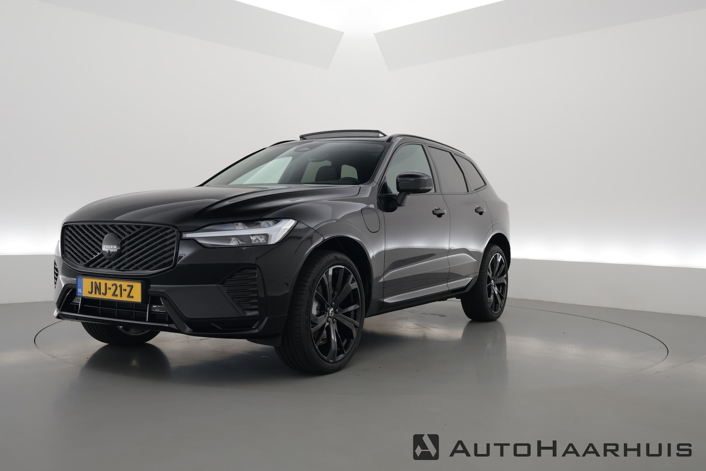 Volvo XC60 - T6 Plug-in hybrid Ultra Black Edition | Facelift | Pano | HUD | 360cam | Harman Kardon | M - AutoWereld.nl