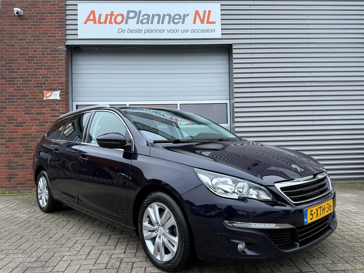Peugeot 308 SW - 1.2 e-THP Blue Lease Executive! Camera! Pano! - AutoWereld.nl