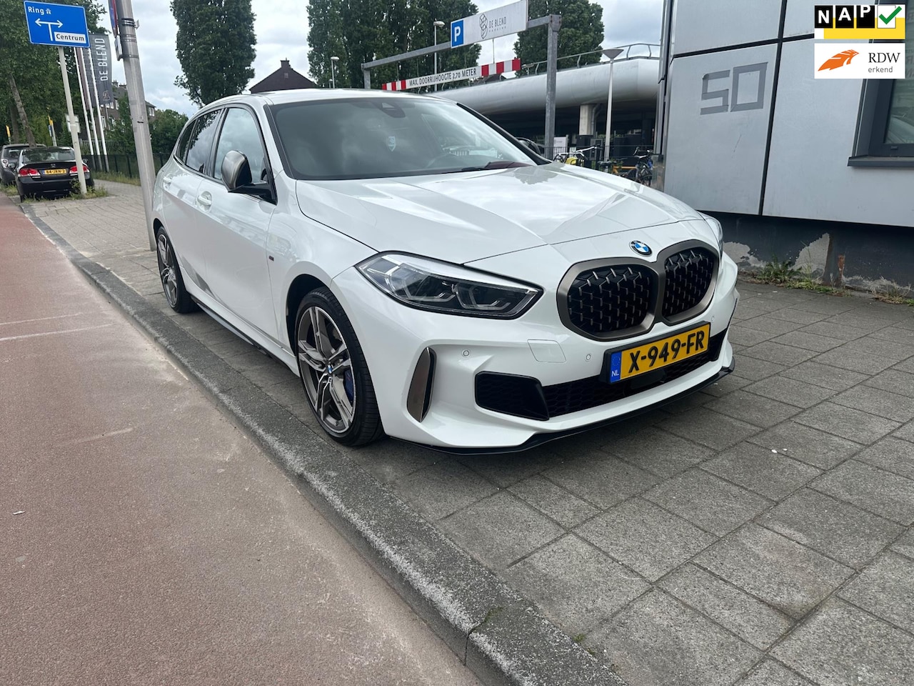 BMW 1-serie - M135i xDrive High Executive Edition Head-up - AutoWereld.nl