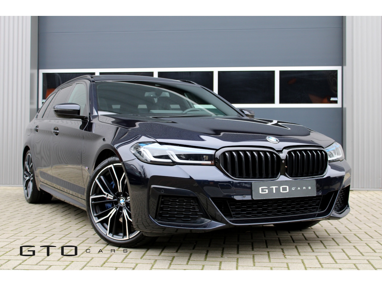 BMW 5-serie Touring - 530i High Executive M-Sport/BTW/Panorama/Surround/Harman Kardon/Memory/Trekhaak - AutoWereld.nl