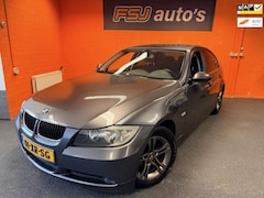 BMW 3-serie - 318i / TOPSTAAT / AUTOMAAT / NAVI / APK 28-11-2026