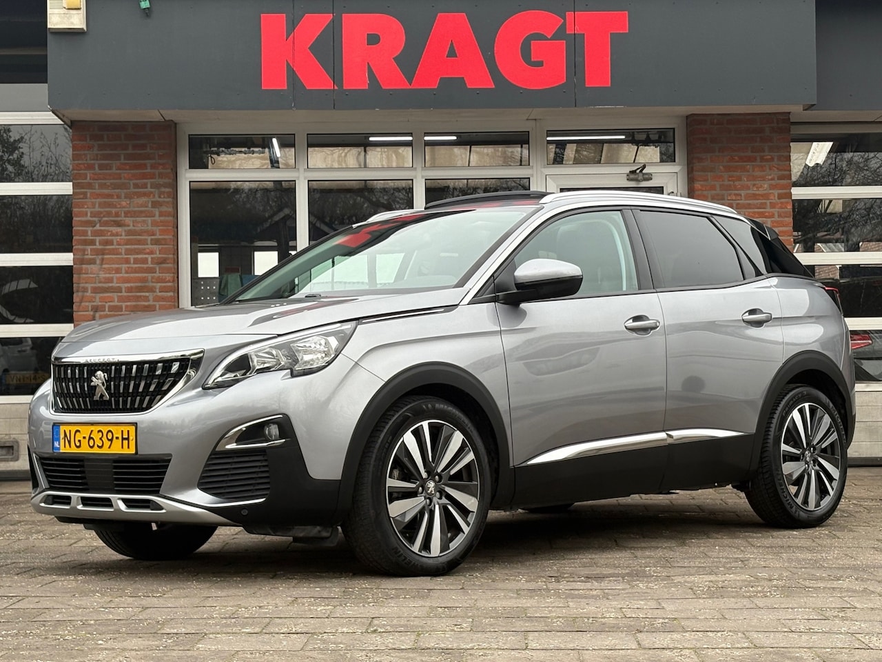 Peugeot 3008 - Première 1.2T 130 pk - RIEM VV - Panoramadak - afn. trekhaak - NAP - AutoWereld.nl