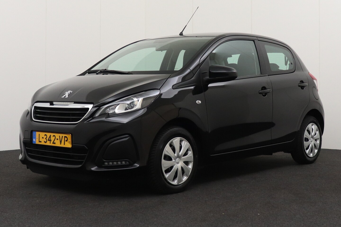 Peugeot 108 - 1.0 e-VTi 5-DRS Active Bluetooth Airco Comfort pakket - AutoWereld.nl