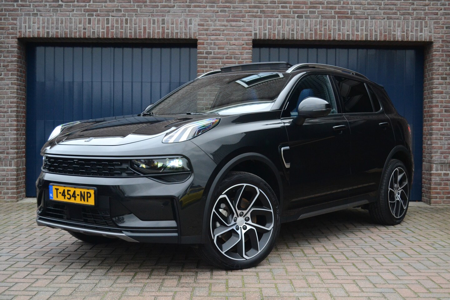 Lynk & Co 01 - 1.5 Plug-In Hybrid | Black Optic / Black Style | Zwarte Hemel | NL-Auto | 360 Camera | Pan - AutoWereld.nl