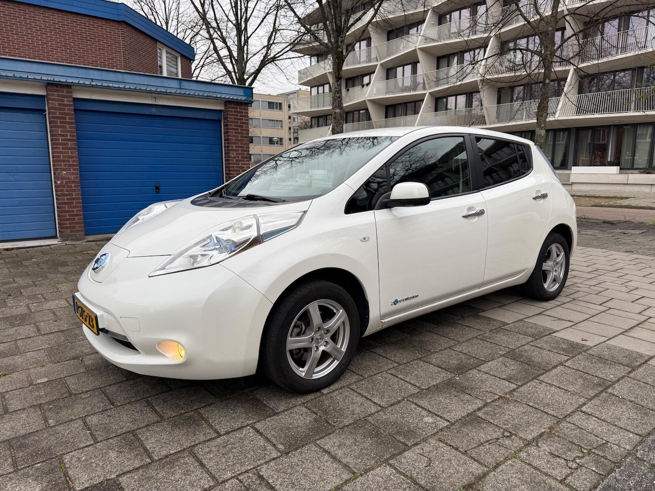 Nissan LEAF - Base 24 kWh White metallic Black Leather - AutoWereld.nl