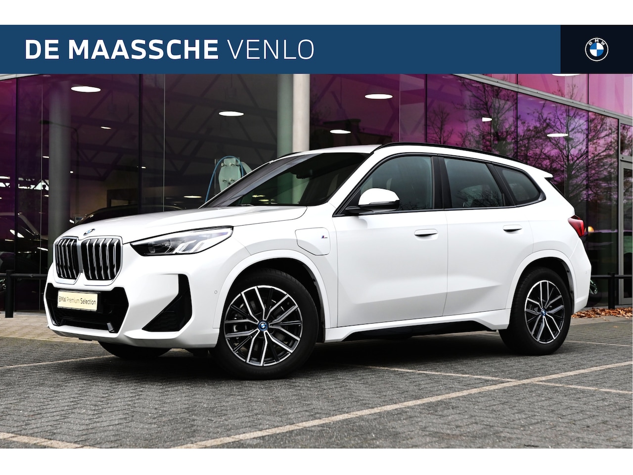 BMW X1 - xDrive25e M Sport Automaat / Trekhaak / Sportstoelen / Achteruitrijcamera / M Adaptief ond - AutoWereld.nl