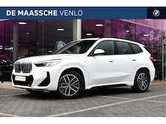 BMW X1 - xDrive25e M Sport Automaat / Trekhaak / Sportstoelen / Achteruitrijcamera / M Adaptief ond