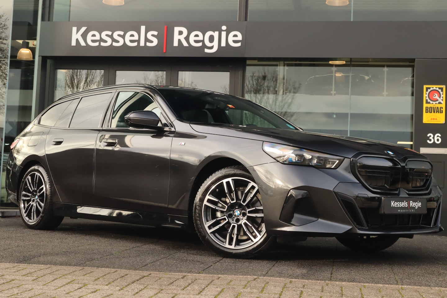 BMW 5-serie Touring - 520i M-sport Pano Led HuD HK Sfeerverlichting Elec.trekhaak - AutoWereld.nl