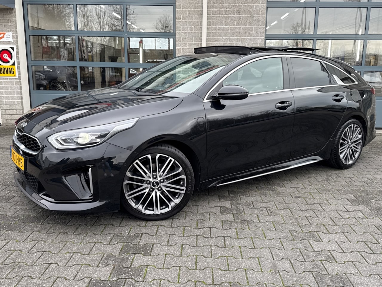 Kia Pro cee'd - 1.5 T-GDI GT-PlusLine | SCHUIFDAK| AFN. TREKHAAK | JBL | - AutoWereld.nl