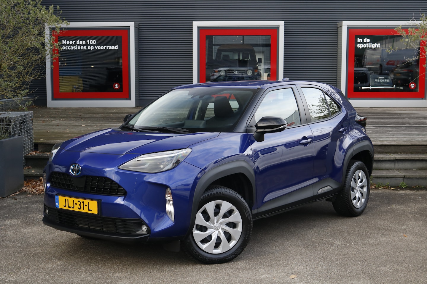 Toyota Yaris Cross - 1.5 Hybrid Active | All season banden | CarPlay - AutoWereld.nl
