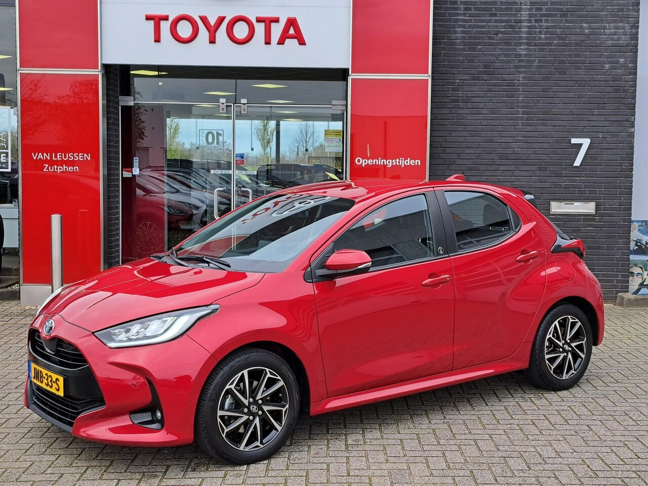 Toyota Yaris - 1.5 Hybrid Dynamic STOELVERWARMING APPLE & ANDROID FULL LED PARKEERCAMERA ELEK. BUITENSPIE - AutoWereld.nl