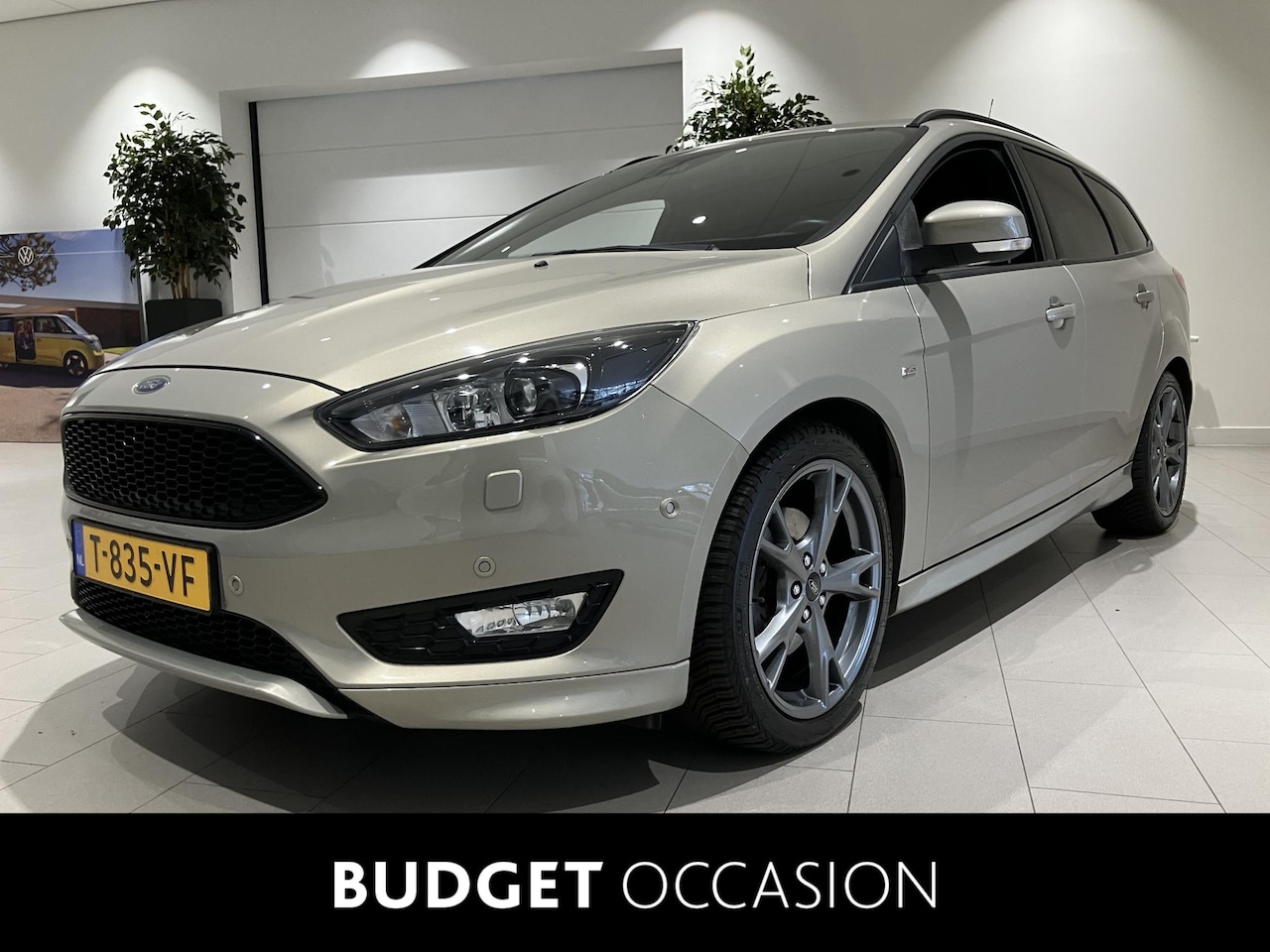 Ford Focus Wagon - 1.5 Titanium 150 PK | ST-Line | Stoelverwarming | Trekhaak | Stuurwielverwarming | Achteru - AutoWereld.nl