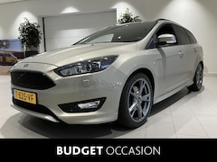 Ford Focus Wagon - 1.5 Titanium 150 PK | ST-Line | Stoelverwarming | Trekhaak | Stuurwielverwarming | Achteru
