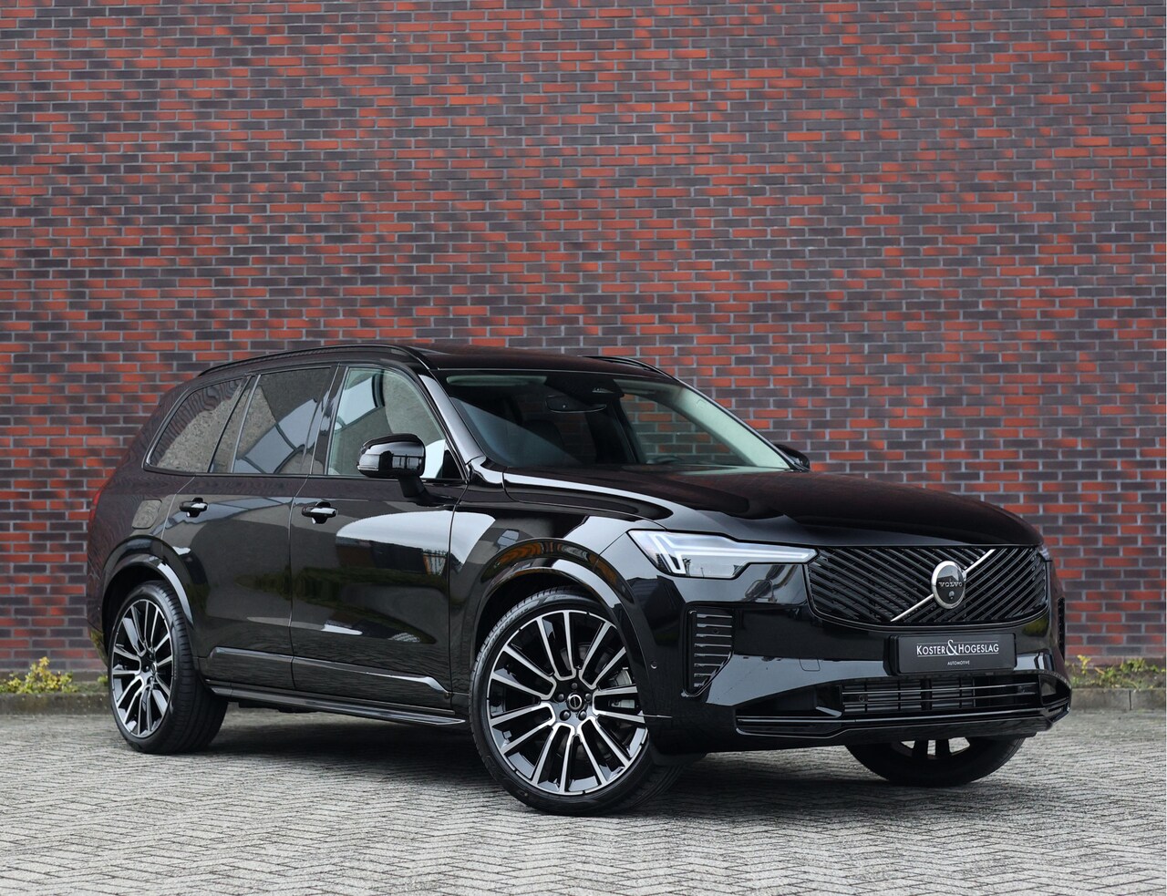 Volvo XC90 - T8 AWD Ultra Dark | Direct beschikbaar - luchtvering - trekhaak - AutoWereld.nl