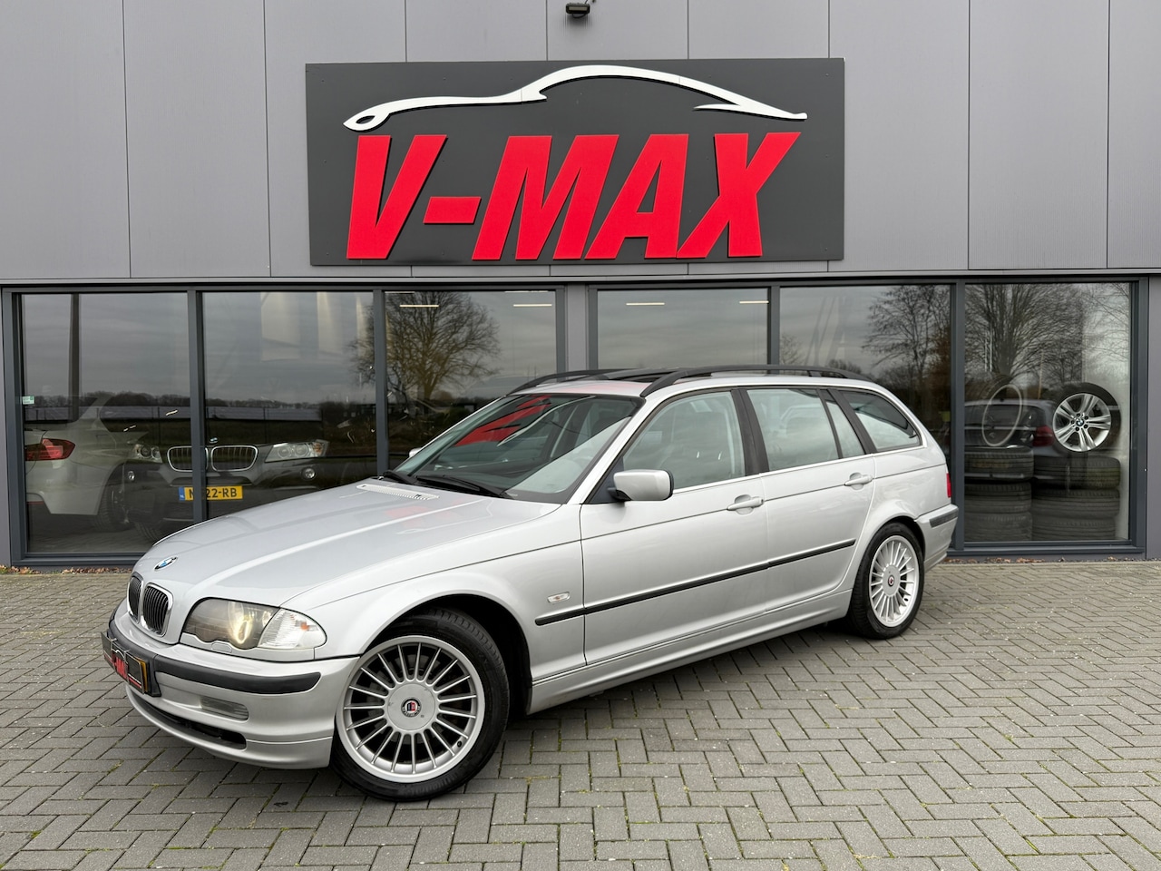 BMW 3-serie Touring - 320i 2.2 Touring AUT Xenon Dak Leer Stoelv Trekh - AutoWereld.nl