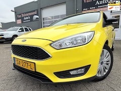 Ford Focus Wagon - 1.5 TDCI Lease Edition 6 bak met trekhaak en parkeersensoren en navigatie en bluetooth tel