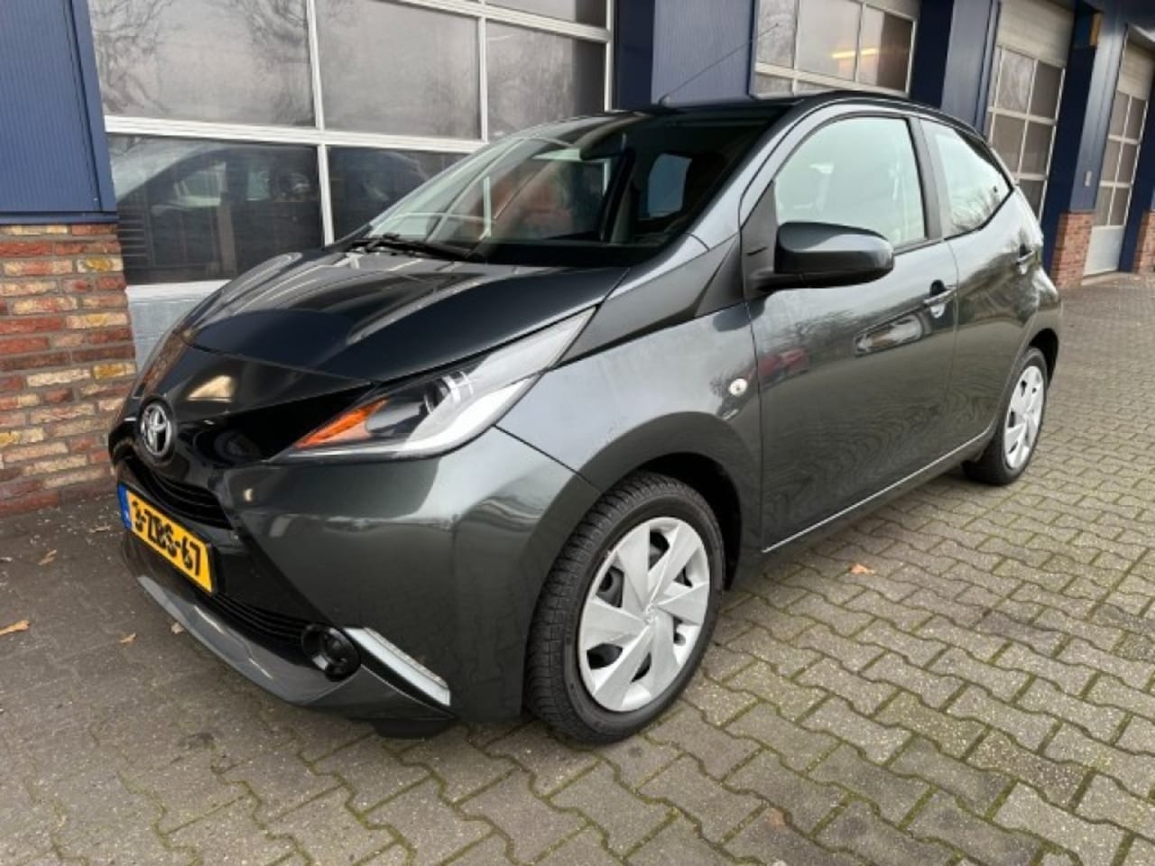 Toyota Aygo - 1.0 VVT-I X-PLAY    ALL.IN. - AutoWereld.nl