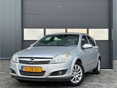 Opel Astra - 1.6 Temptation 5drs NAP Trekhaak - Cruise - Airco - Lmv