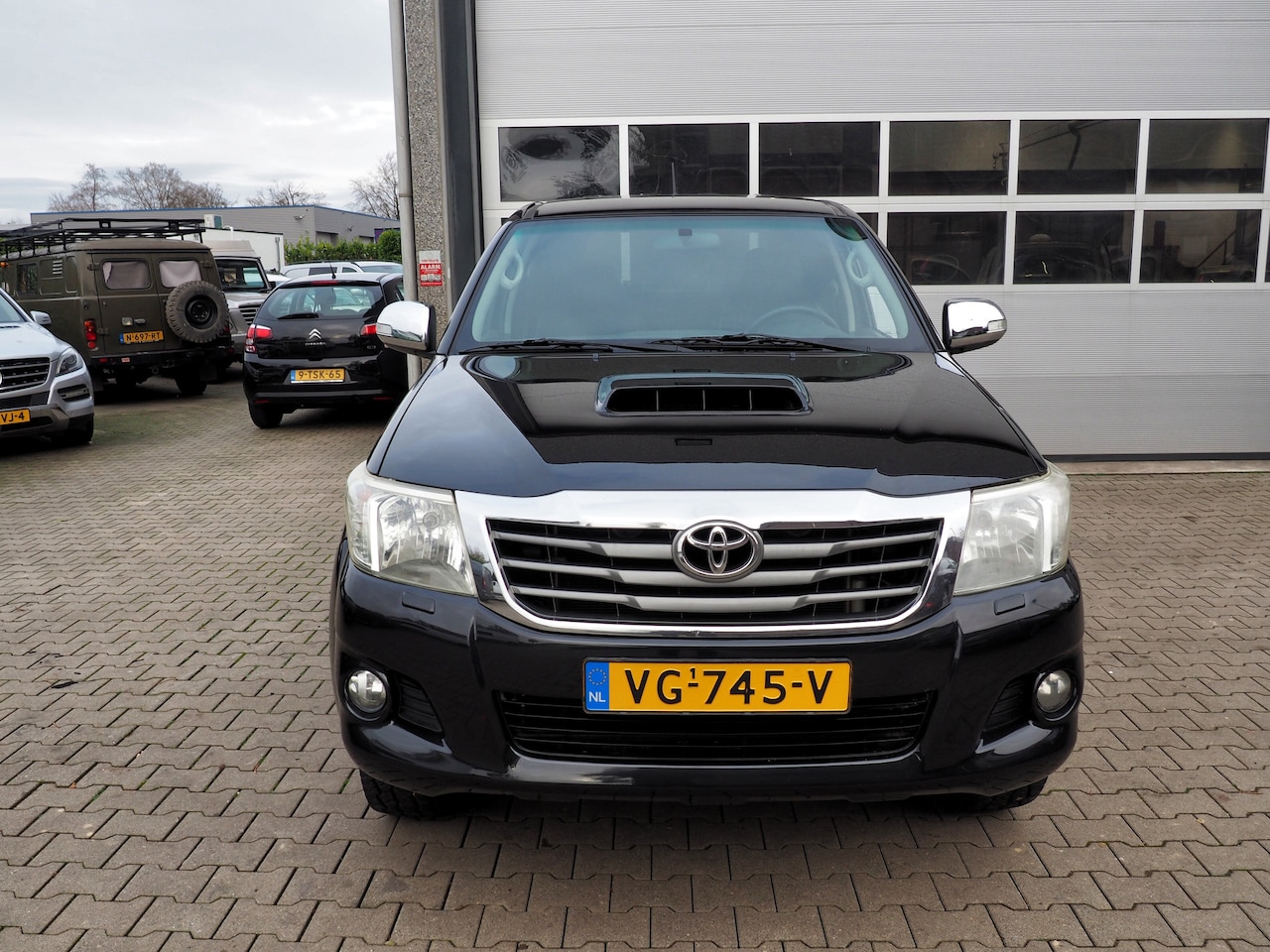 Toyota HiLux - 3.0 D-4D-F 4WD GRIJS KENT. CLIMA CRUISE NAVI TREKH.
