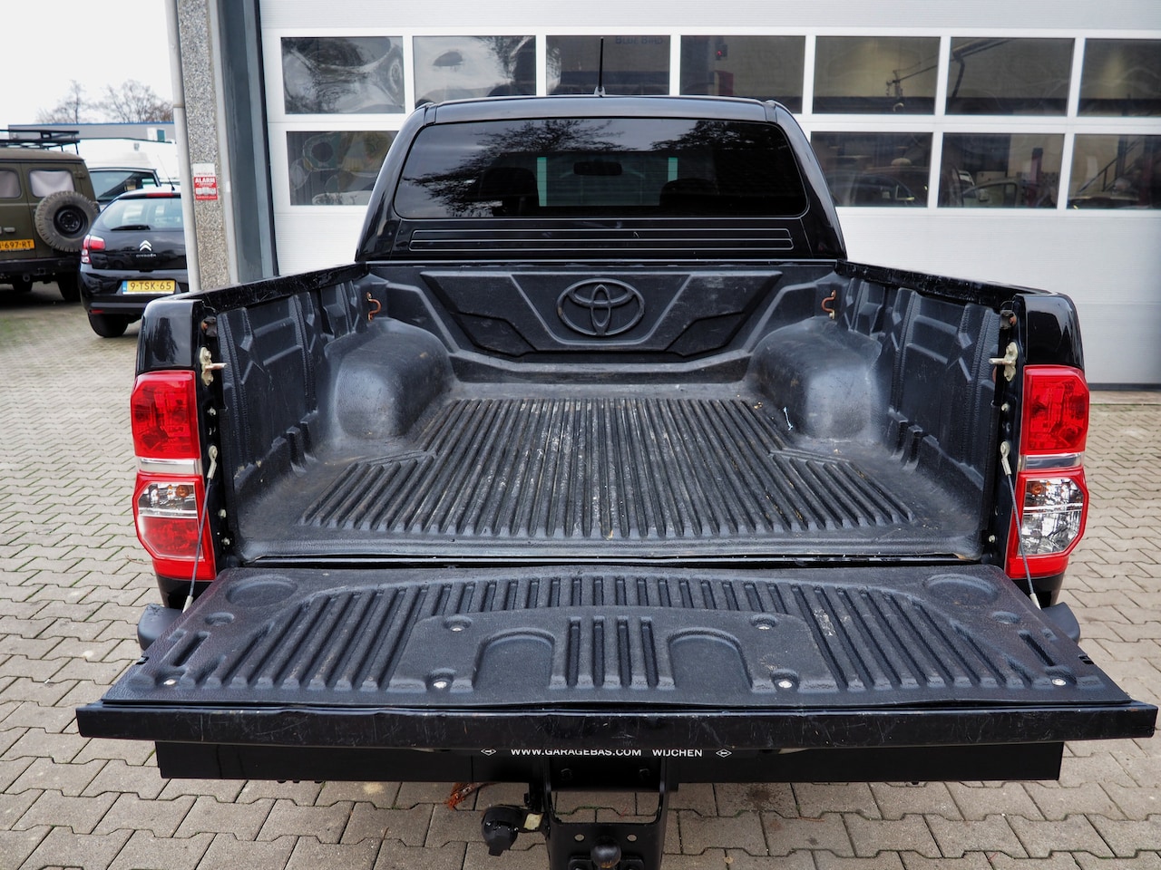 Toyota HiLux - 3.0 D-4D-F 4WD GRIJS KENT. CLIMA CRUISE NAVI TREKH.