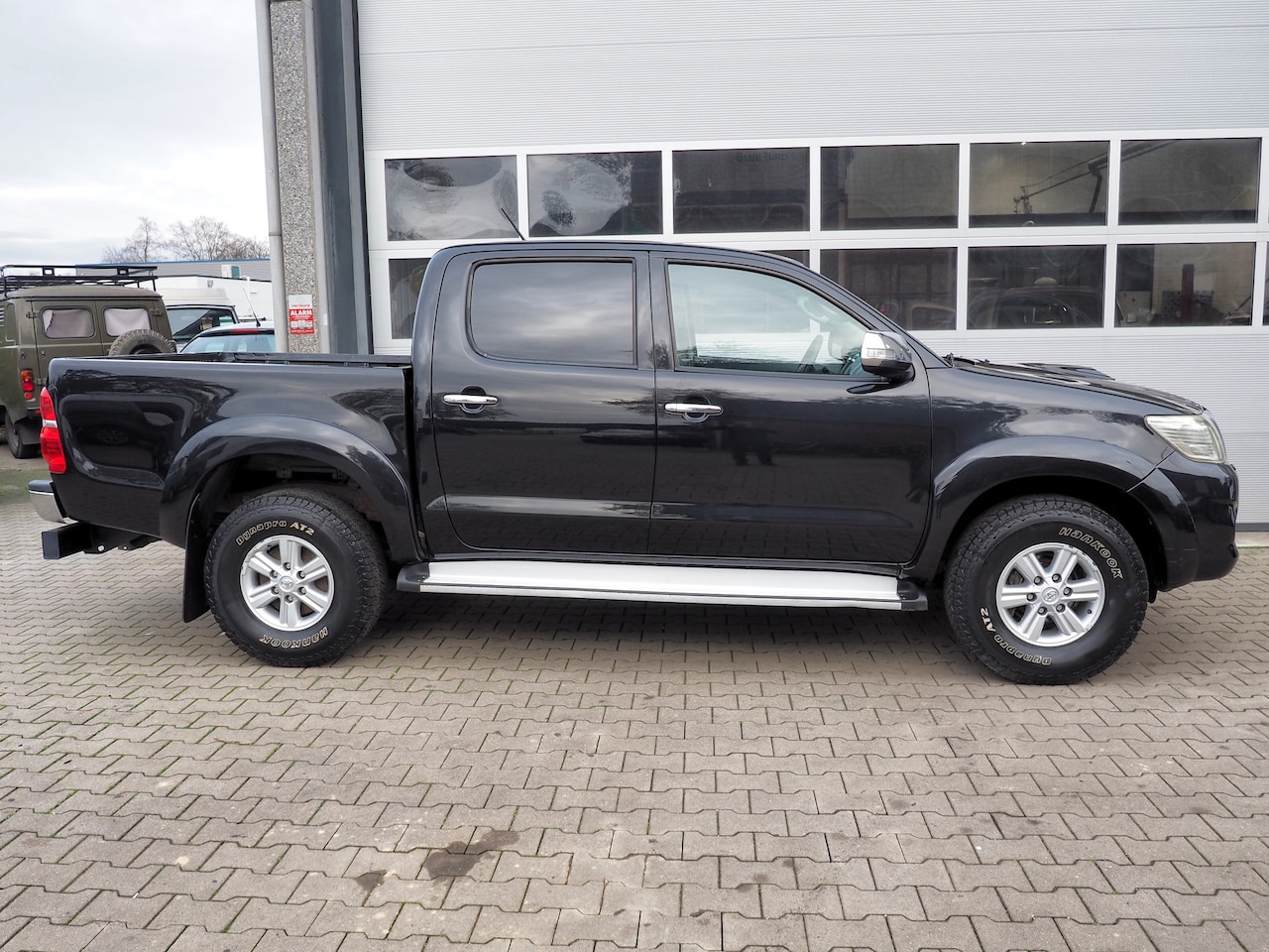 Toyota HiLux - 3.0 D-4D-F 4WD GRIJS KENT. CLIMA CRUISE NAVI TREKH.