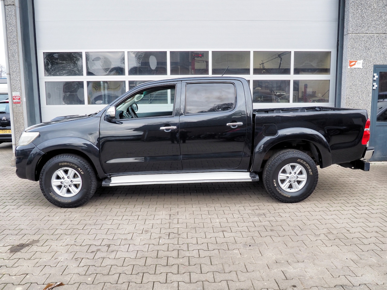 Toyota HiLux - 3.0 D-4D-F 4WD GRIJS KENT. CLIMA CRUISE NAVI TREKH.