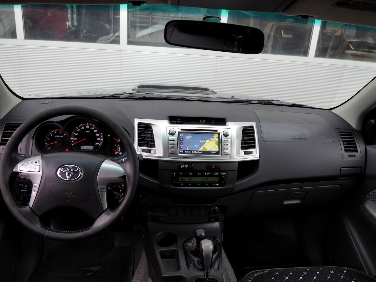 Toyota HiLux - 3.0 D-4D-F 4WD GRIJS KENT. CLIMA CRUISE NAVI TREKH.