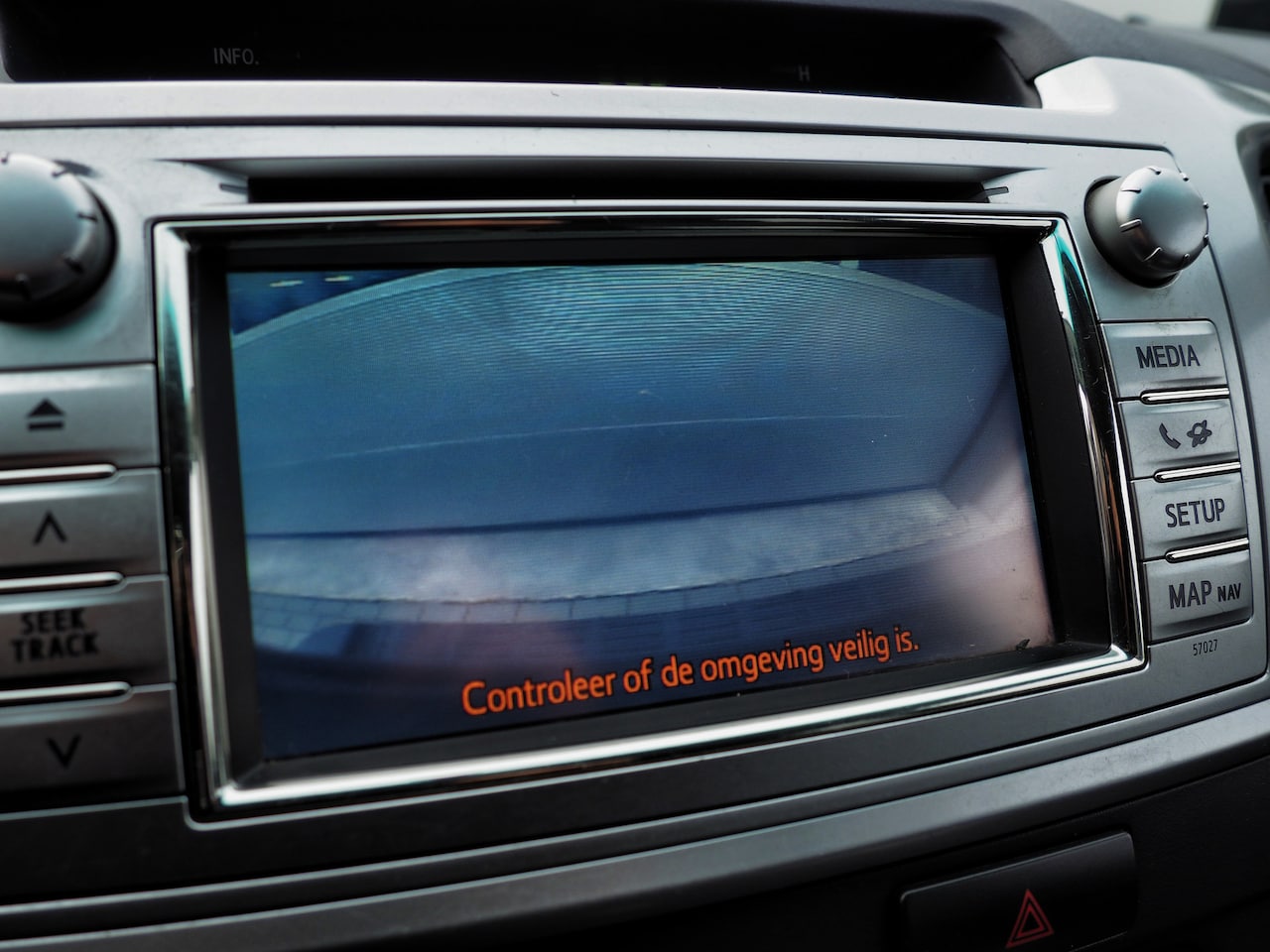 Toyota HiLux - 3.0 D-4D-F 4WD GRIJS KENT. CLIMA CRUISE NAVI TREKH.