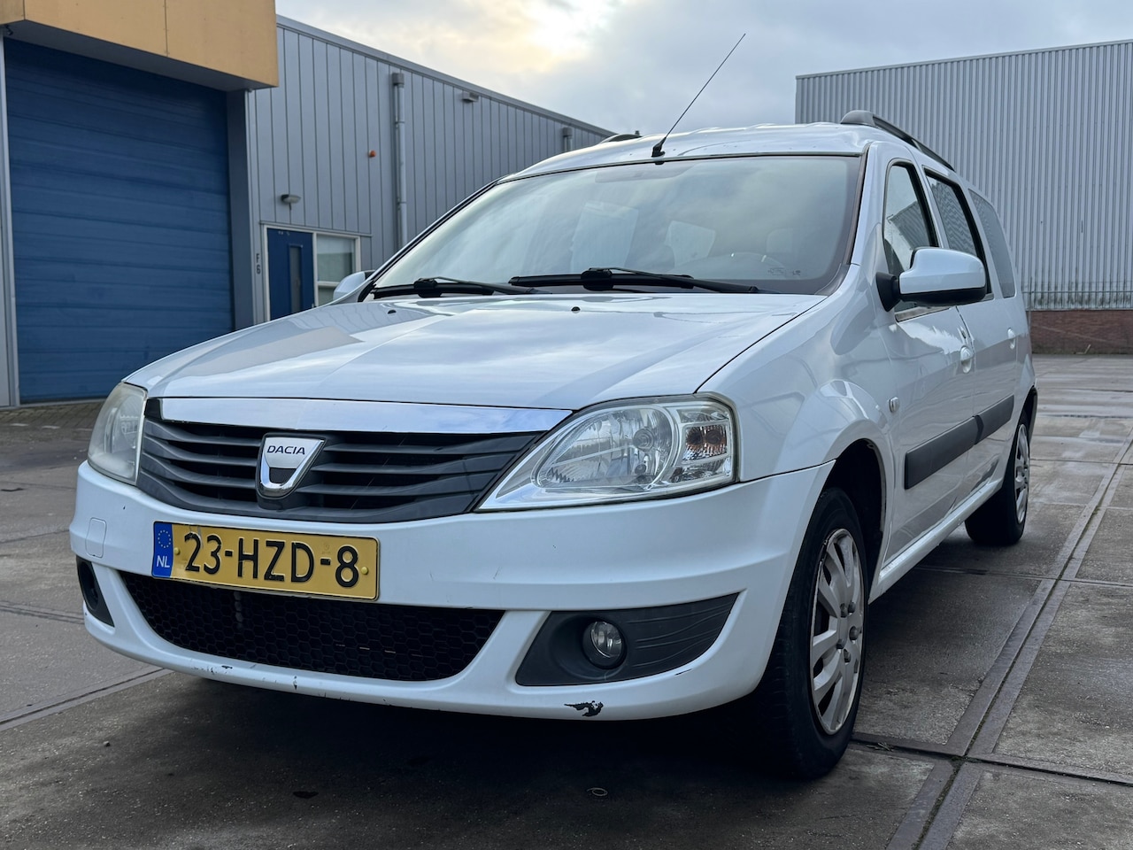 Dacia Logan MCV - 1.6-16V Lauréate 1.6-16V Lauréate - AutoWereld.nl