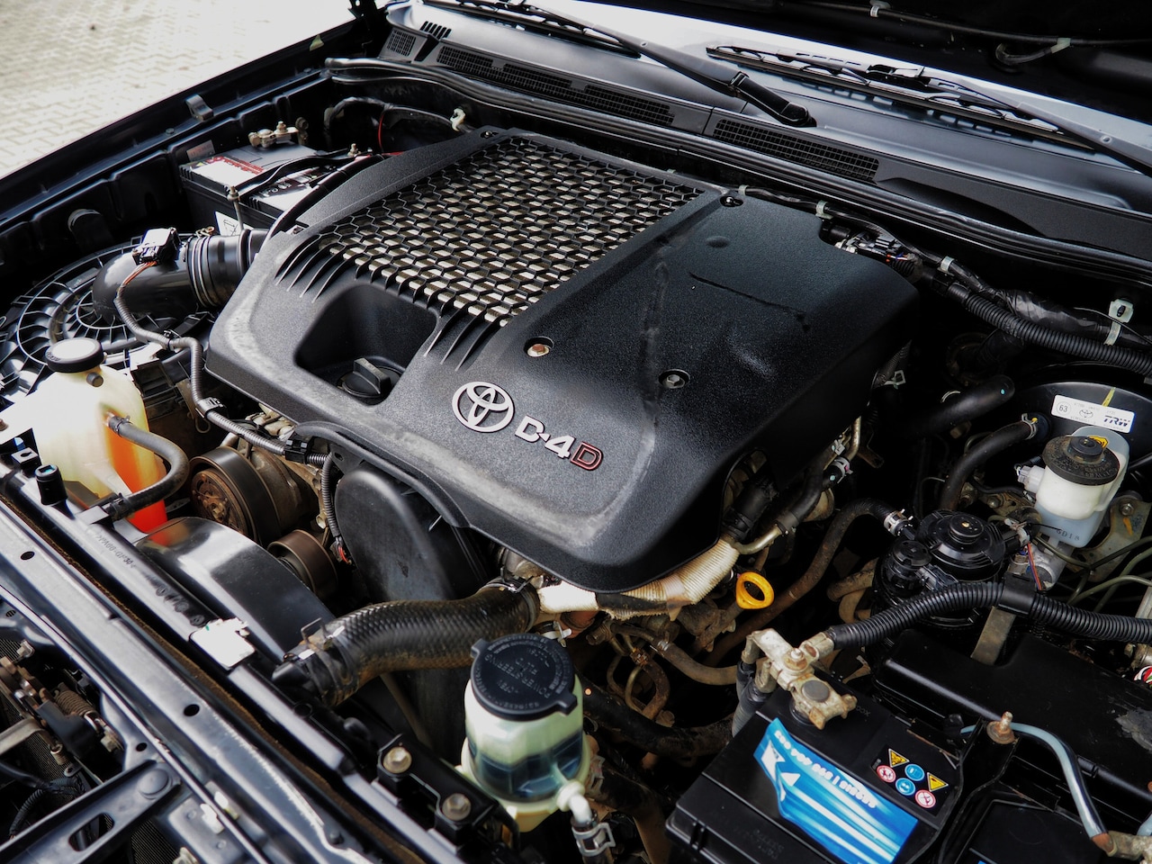 Toyota HiLux - 3.0 D-4D-F 4WD GRIJS KENT. CLIMA CRUISE NAVI TREKH.