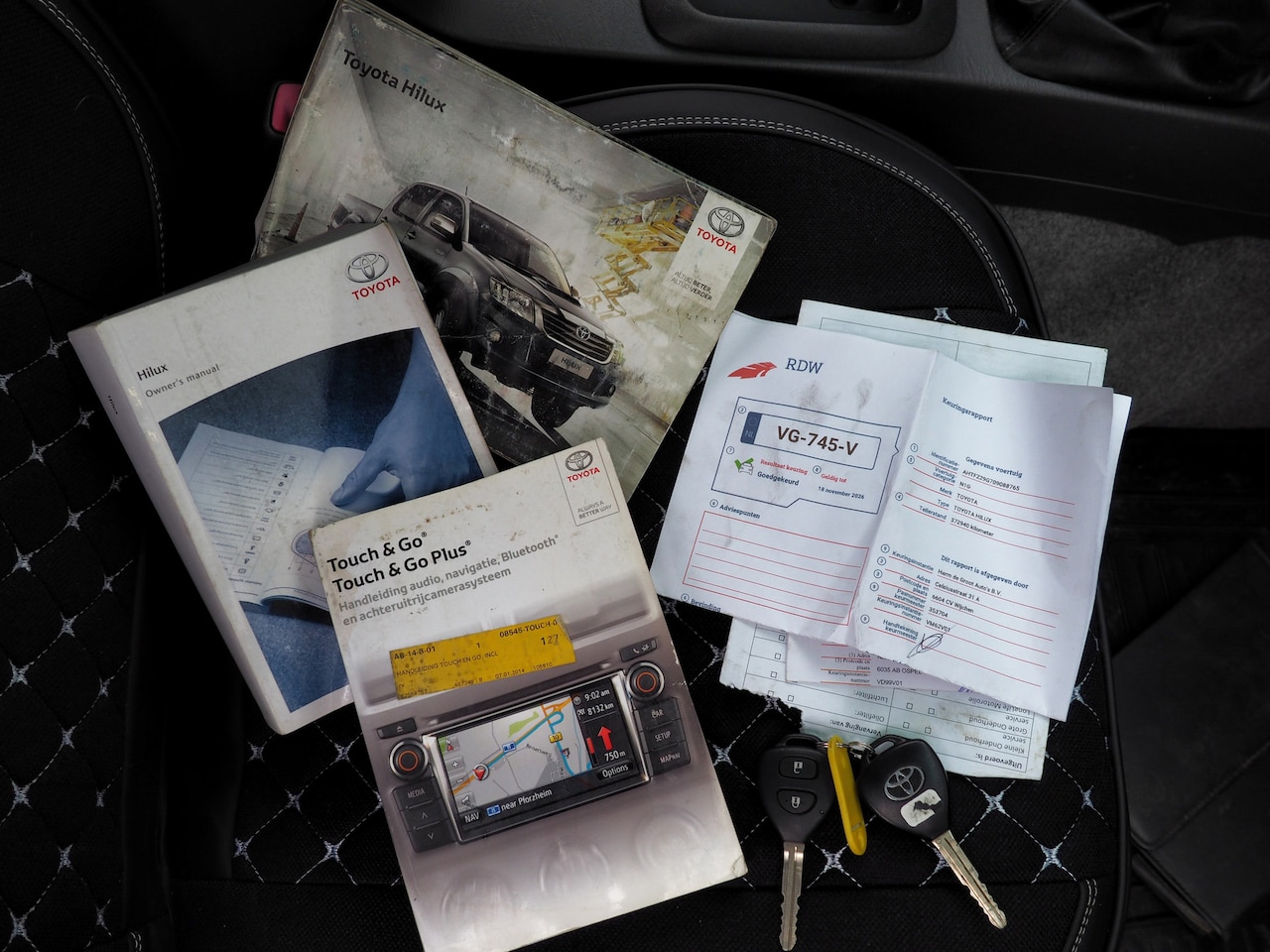 Toyota HiLux - 3.0 D-4D-F 4WD GRIJS KENT. CLIMA CRUISE NAVI TREKH.