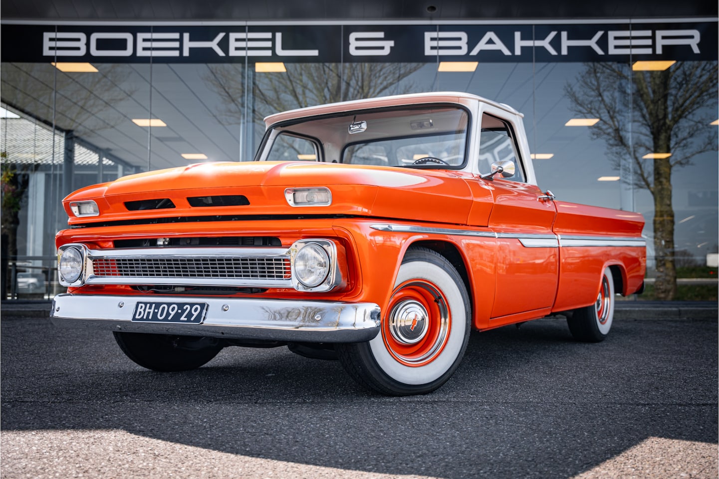 Chevrolet C10 - "ORANGE TWIST" V8 **Volledig gerestaureerd** Stuurbekrachtiging**AIRCO** Absoluut NIEUWSTA - AutoWereld.nl