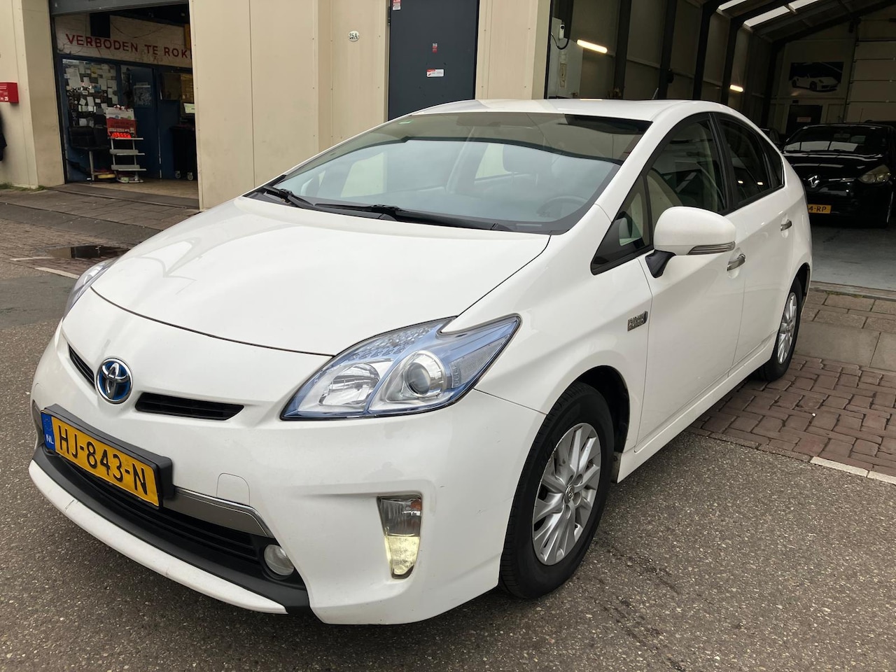 Toyota Prius - 1.8 Plug-in Aspiration 2015 Navi/hud/clima/ camera - AutoWereld.nl