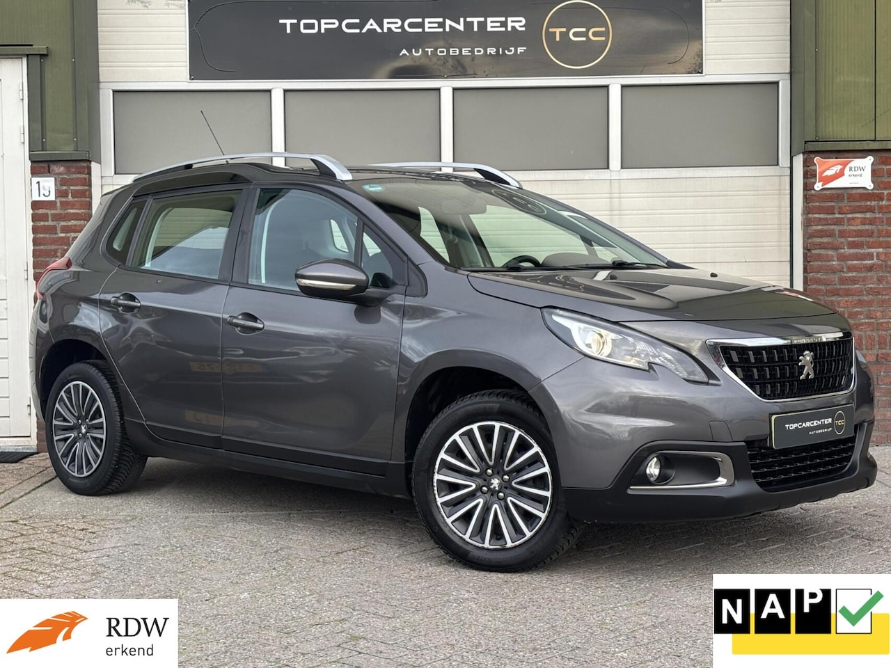 Peugeot 2008 - 1.2 Blue Lion/PANO/TREKH/PARKS/NAVI/APK/NAP - AutoWereld.nl
