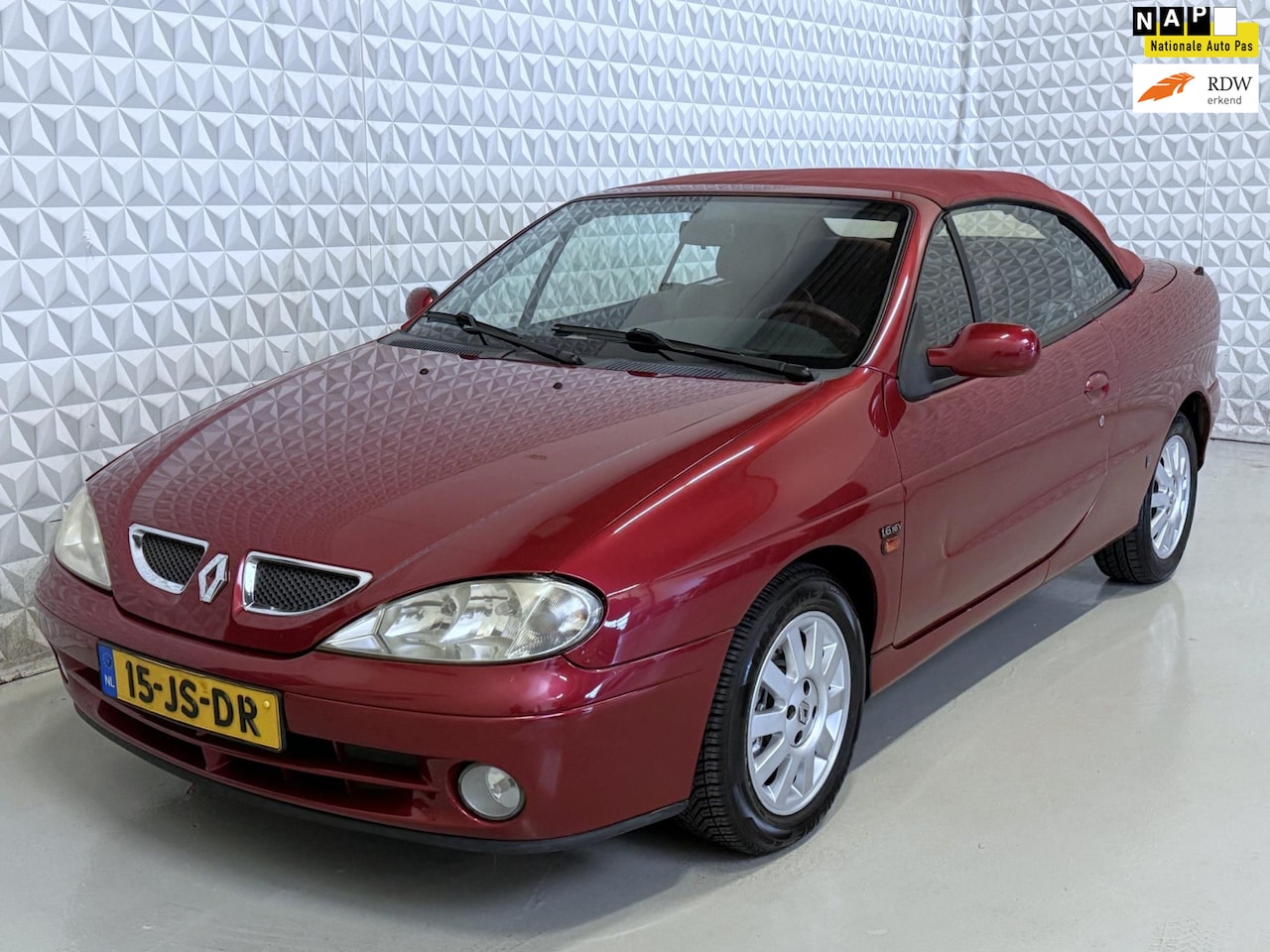 Renault Mégane Cabrio - 1.6-16V Privilège / 186.000km (2002) - AutoWereld.nl