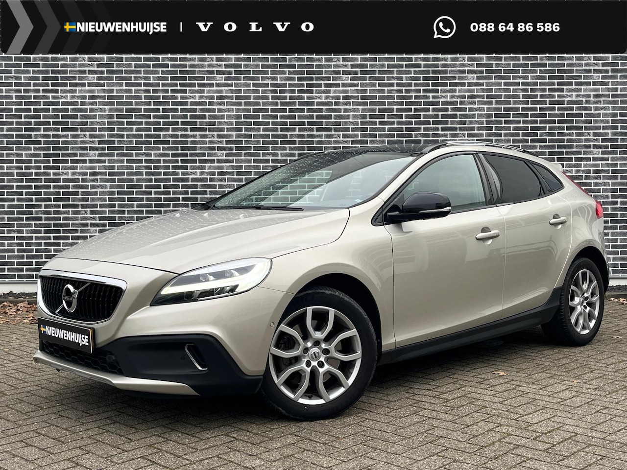 Volvo V40 Cross Country - 1.5 T3 Polar+ Luxury 1.5 T3 Polar+ Luxury - AutoWereld.nl